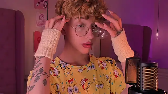 Snapshot of imDamiano chatting on October 13, 2025, 10:32 pm imDamiano online show from October 13, 2025, 10:32 pm