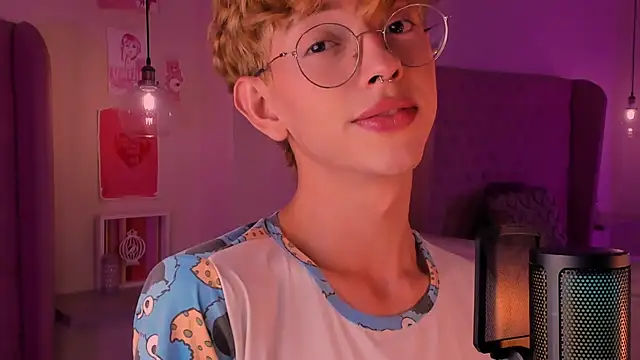 Snapshot of imDamiano chatting on October 17, 2025, 9:28 pm imDamiano online show from October 17, 2025, 9:28 pm