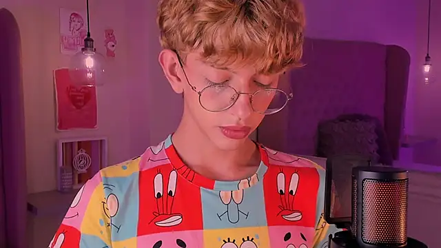 Snapshot of imDamiano chatting on October 19, 2025, 9:15 pm imDamiano online show from October 19, 2025, 9:15 pm