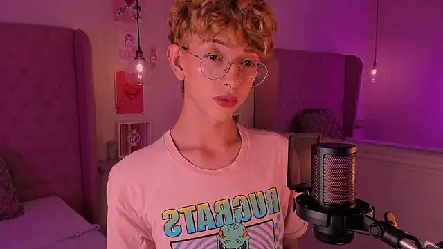 Snapshot of imDamiano chatting on October 22, 2025, 9:47 pm imDamiano online show from October 22, 2025, 9:47 pm