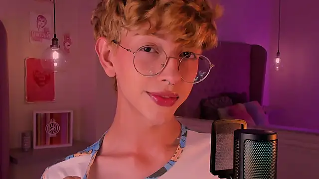 Snapshot of imDamiano chatting on October 25, 2025, 8:14 pm imDamiano online show from October 25, 2025, 8:14 pm