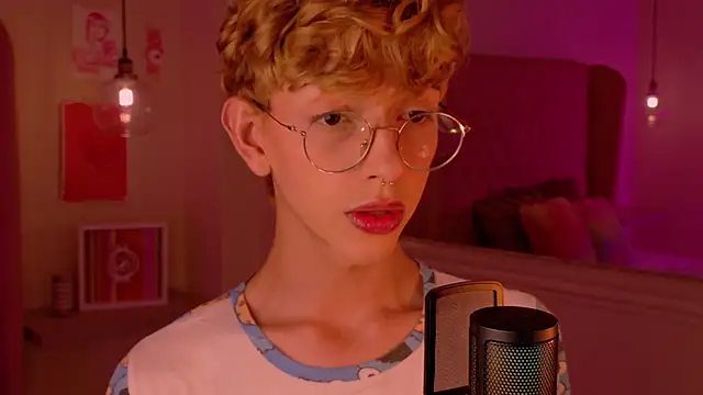 Snapshot of imDamiano chatting on October 29, 2025, 9:16 pm imDamiano online show from October 29, 2025, 9:16 pm