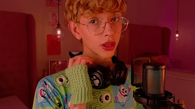 Snapshot of imDamiano chatting on October 30, 2025, 9:37 pm imDamiano online show from October 30, 2025, 9:37 pm