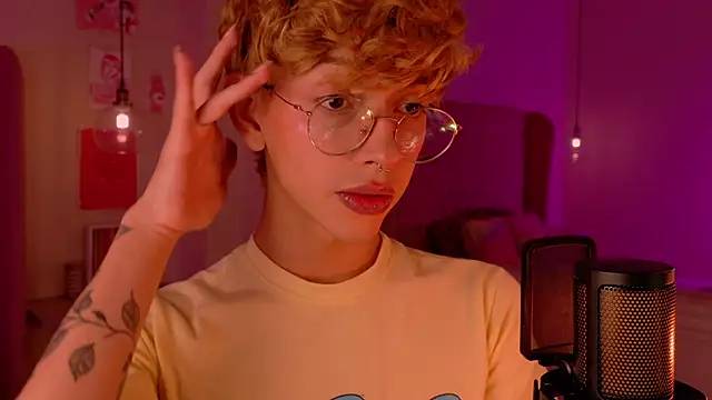 Snapshot of imDamiano chatting on October 31, 2025, 9:27 pm imDamiano online show from October 31, 2025, 9:27 pm