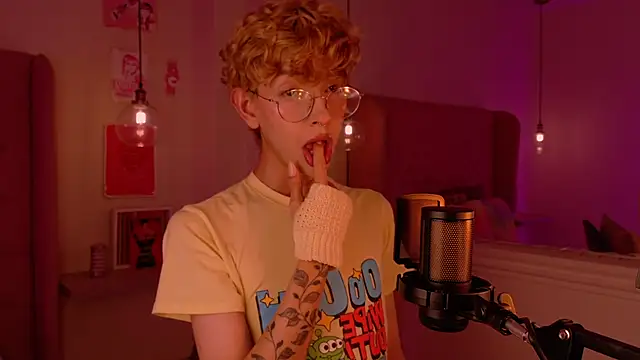 Snapshot of imDamiano chatting on November 7, 2025, 10:43 pm imDamiano online show from November 7, 2025, 10:43 pm