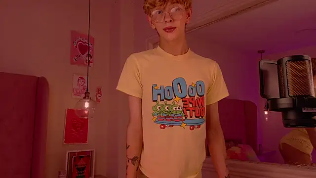 Snapshot of imDamiano chatting on November 10, 2025, 8:52 pm imDamiano online show from November 10, 2025, 8:52 pm