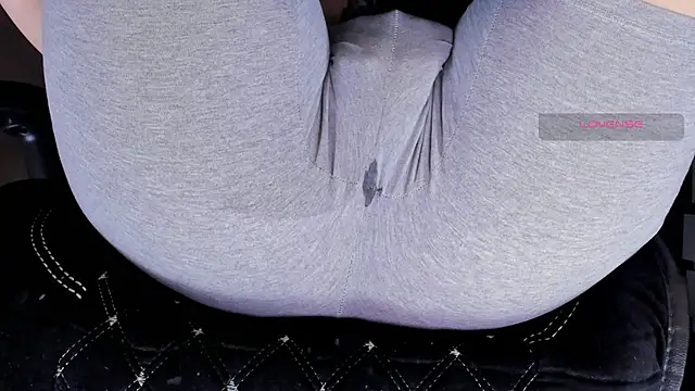 Cameltoe squirt inPants online show from September 10, 2025, 3:23 pm