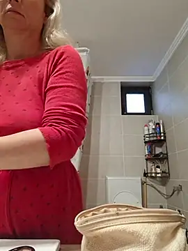 merlyn4 online show from December 5, 2025, 7:50 am