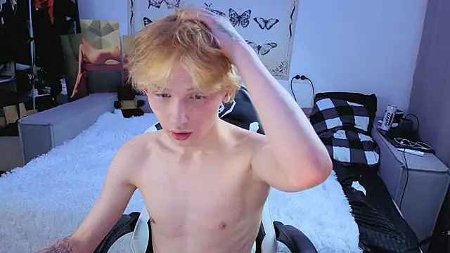 Your avatar online show from November 11, 2025, 7:58 pm