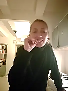 Snapshot of DaisyDea chatting on November 16, 2025, 7:08 pm DaisyDea online show from November 16, 2025, 7:08 pm