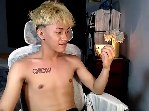 naughtyboyloy 0 online show from December 17, 2025, 7:53 pm