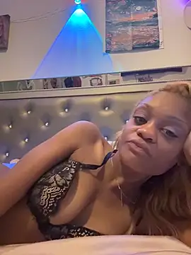 Snapshot of Angelbunnyy chatting on February 2, 2026, 2:49 pm Angelbunnyy online show from February 2, 2026, 2:49 pm