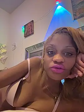 Snapshot of Angelbunnyy chatting on February 8, 2026, 12:41 pm Angelbunnyy online show from February 8, 2026, 12:41 pm