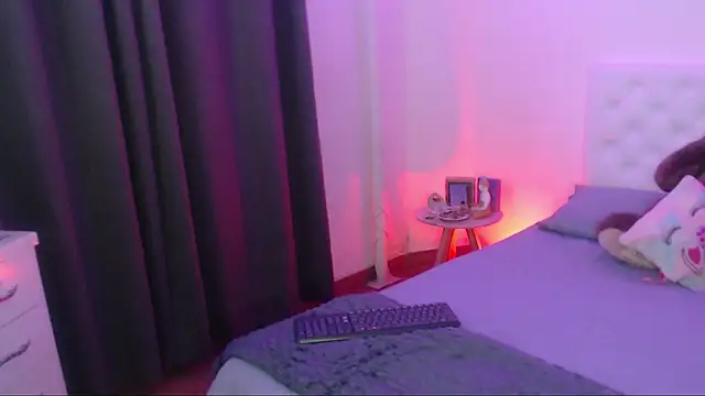 kylie444  online show from November 10, 2025, 11:37 pm