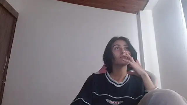 Crystal Star  online show from September 24, 2025, 2:20 pm