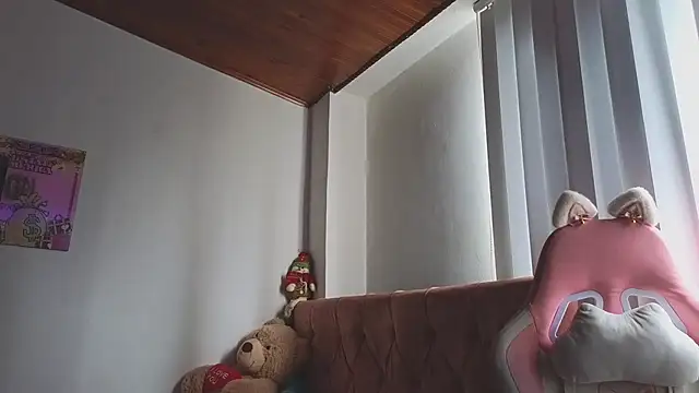 Crystal Star  online show from November 23, 2025, 3:56 pm