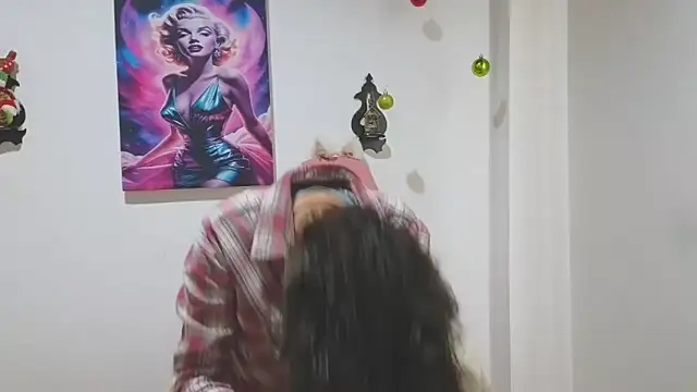 Crystal Star  online show from December 22, 2025, 9:45 pm