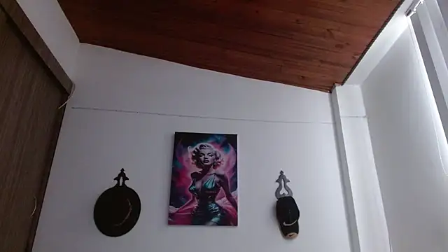 Crystal Star  online show from April 11, 2026, 12:31 pm