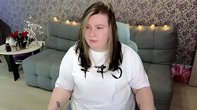 Snapshot of Lillit__ chatting on September 24, 2025, 8:45 pm Lillit online show from September 24, 2025, 8:45 pm