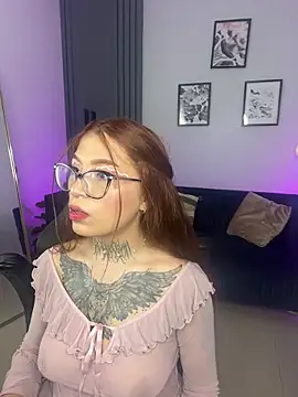 dreamleah  online show from February 12, 2026, 9:10 pm