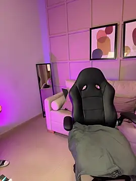 dreamleah  online show from March 21, 2026, 3:33 am