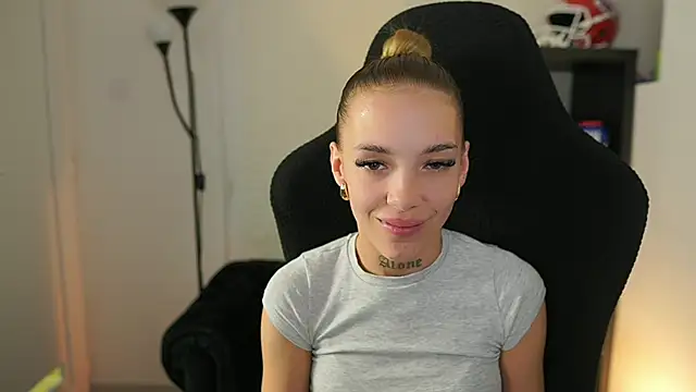 Snapshot of alexxisky chatting on September 23, 2025, 1:03 pm alexxisky online show from September 23, 2025, 1:03 pm