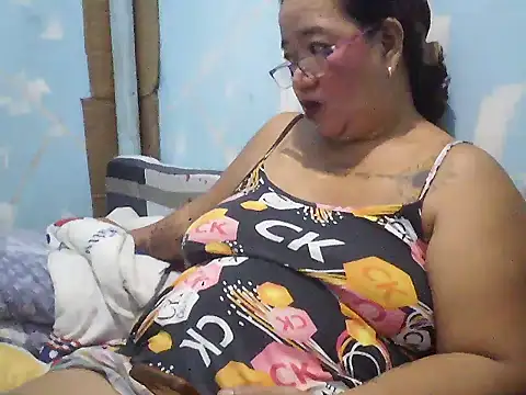 Snapshot of sweetsmile_naughty chatting on November 5, 2025, 12:16 pm sweetsmile naughty online show from November 5, 2025, 12:16 pm