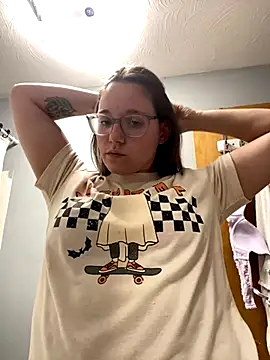 Snapshot of Mommasaurrex chatting on September 29, 2025, 12:38 am Mommasaurrex online show from September 29, 2025, 12:38 am