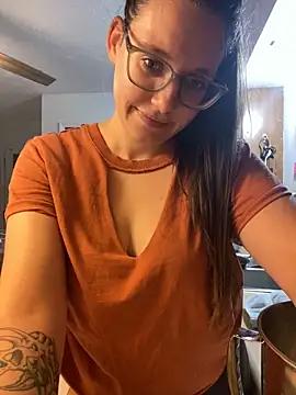 Snapshot of Mommasaurrex chatting on October 25, 2025, 10:48 pm Mommasaurrex online show from October 25, 2025, 10:48 pm