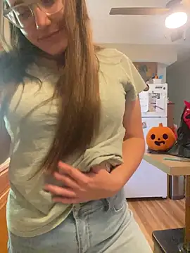 Snapshot of Mommasaurrex chatting on October 27, 2025, 8:13 pm Mommasaurrex online show from October 27, 2025, 8:13 pm