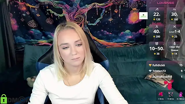 CrystalGirl99 online show from October 27, 2025, 8:51 am