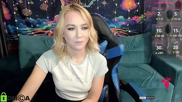 CrystalGirl99 online show from December 22, 2025, 7:38 am