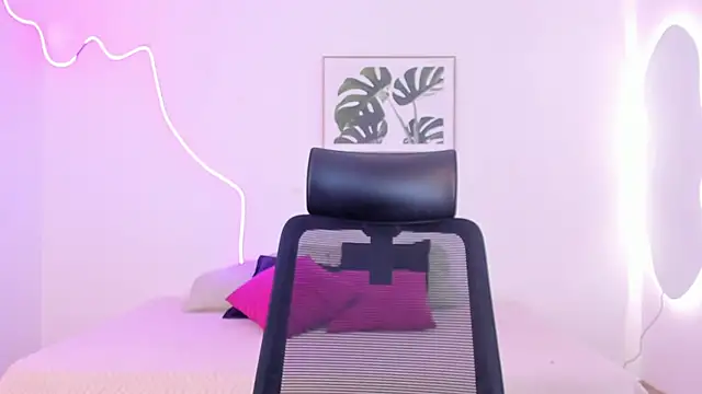 Cherrydollxx online show from October 19, 2025, 1:34 pm