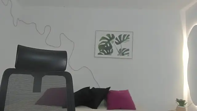 Cherrydollxx online show from October 25, 2025, 12:02 pm