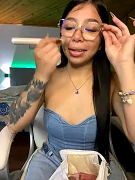 Maddy Piink online show from November 28, 2025, 9:06 pm