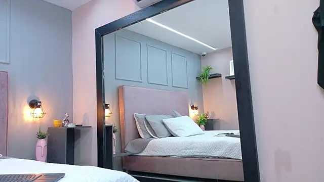 Camila Hill  online show from March 6, 2026, 1:29 pm