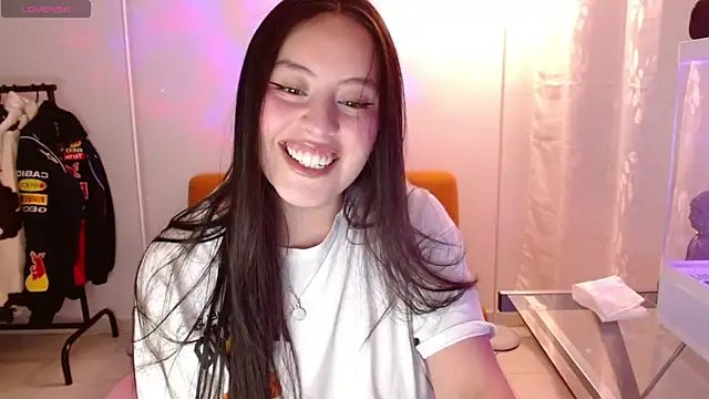 madissooon   online show from July 4, 2026, 3:02 am