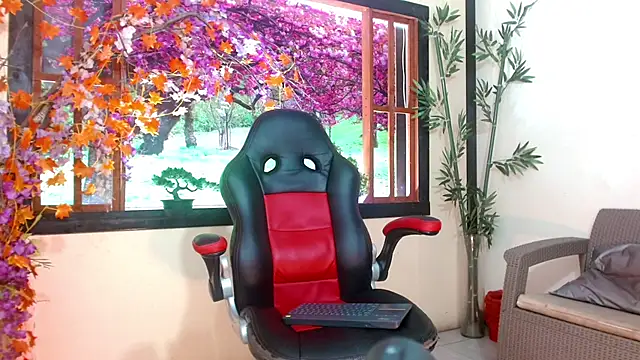 Juliette Miel online show from October 10, 2025, 8:57 am