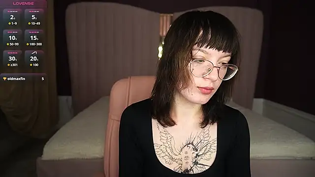 Pixie Peachh online show from October 8, 2025, 4:10 am