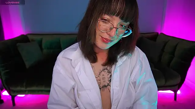 Pixie Peachh online show from October 28, 2025, 9:06 pm