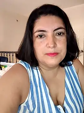 lina maria99 online show from September 23, 2025, 1:36 pm