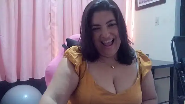 lina maria99 online show from June 20, 2026, 7:38 pm
