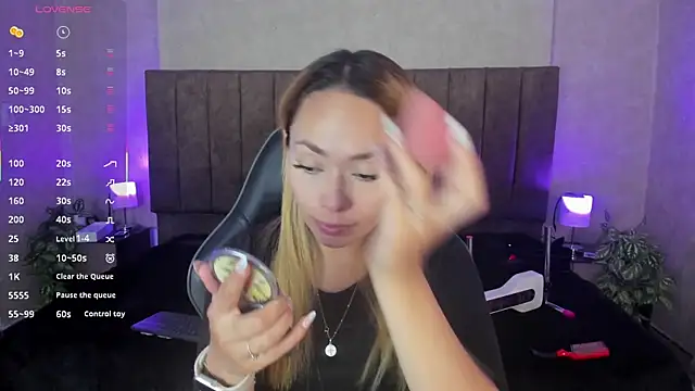 LanaMills  online show from December 23, 2025, 3:59 am