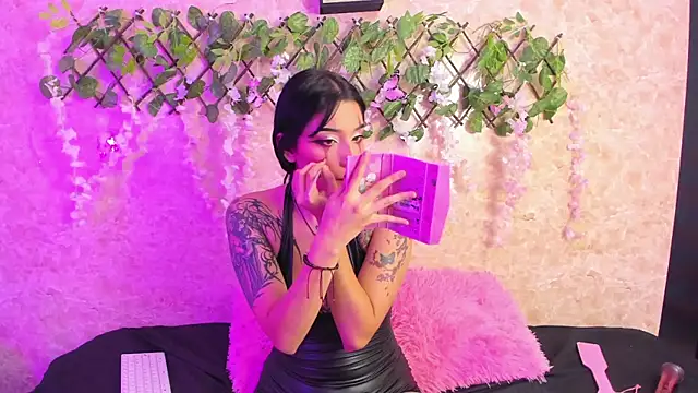 ImEmily444 online show from October 19, 2025, 1:28 am