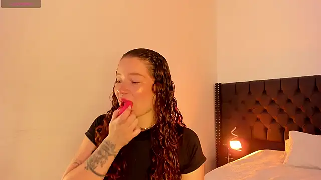 AphroditeSweet online show from November 4, 2025, 8:41 pm