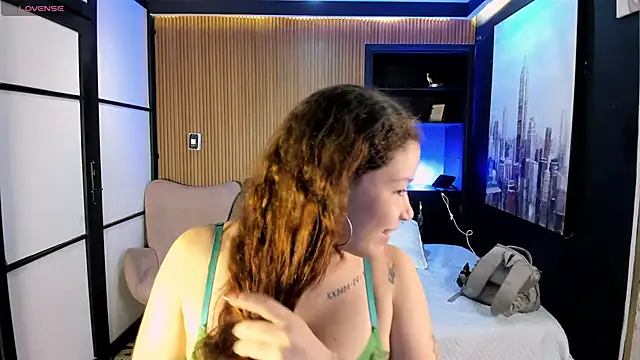 AphroditeSweet online show from November 28, 2025, 1:36 pm