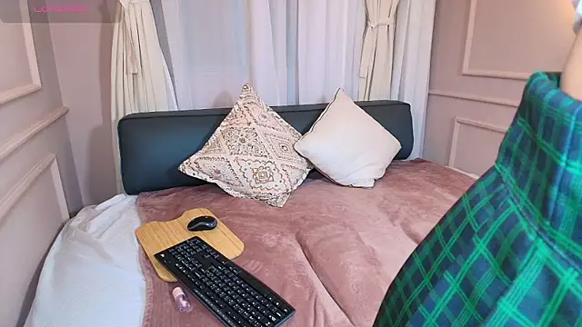 Nahomi key  online show from October 31, 2025, 11:33 am