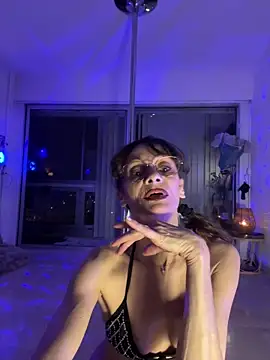 Chris06d22xh online show from April 22, 2026, 7:37 pm