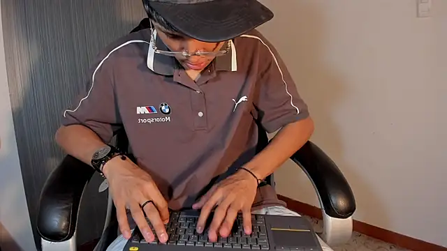 Daddy Darcks online show from October 18, 2025, 7:47 pm