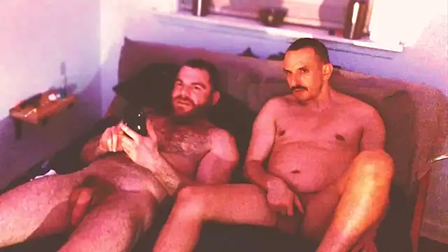 Bighairytopping online show from April 3, 2026, 7:39 am
